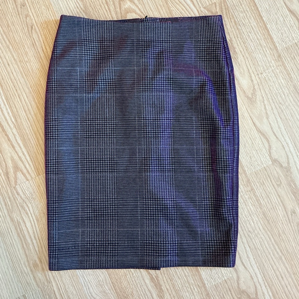 Carlisle Collection Black and Purple Houndstooth Pencil Skirt